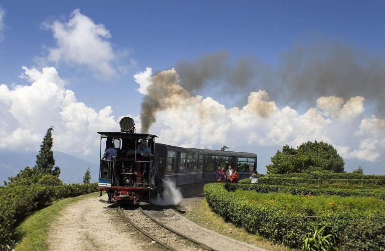 Darjeeling – 4 Nights/ 5 Days Tour Package